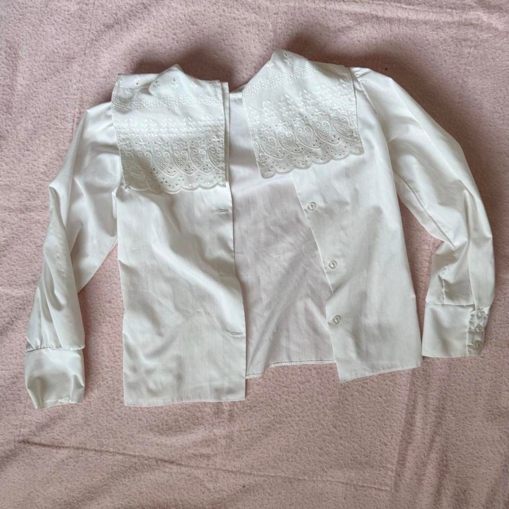 vintage ca. 80s Renee Michaels White Blouse With Embroidered Lace Sailor Collar